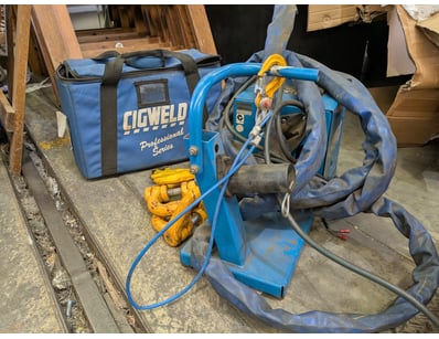Assorted lot, Cigwelder, Shackles & more

Note: ...