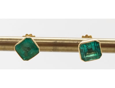 18K YELLOW GOLD NATURAL EMERALD CUT BEZEL SET STUD...