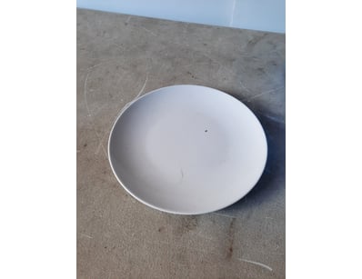 Plates, white finish, diameter 28cm.

SOLD AS LOT....
