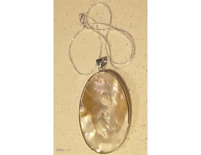 MOTHER OF PEARL PENDANT AND SILVER CHAIN         
...