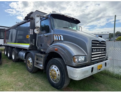 2010 Mack CSMR Metro-Liner Twin Steer 8X4 Bonneted...