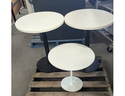 Modern café furniture set comprising 3 round table...