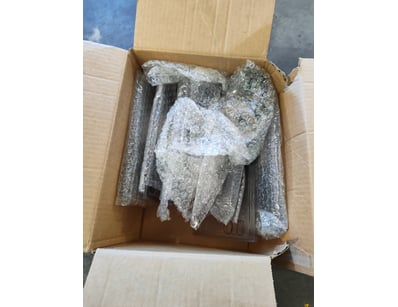 Bulk lot comprising multiple items in bubble wrap ...