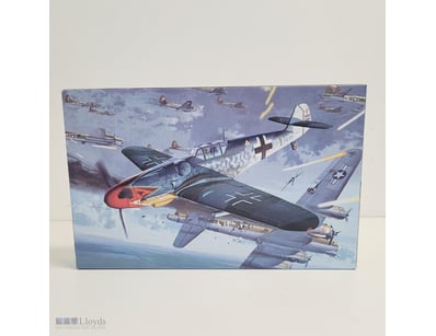 KA MODELS MESSERSCHMITT BF 109 G-6 "RED TULIP"



...