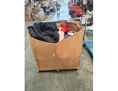 Assorted pallet lot of homeware items, including p...