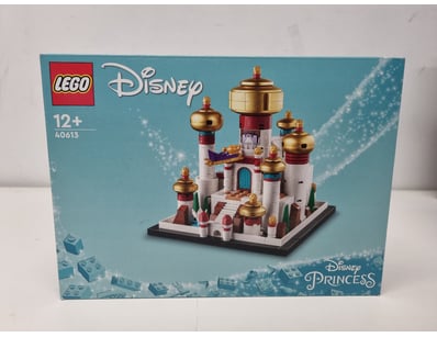 LEGO DISNEY PRINCESS CASTLE SET 40613

Item Size...