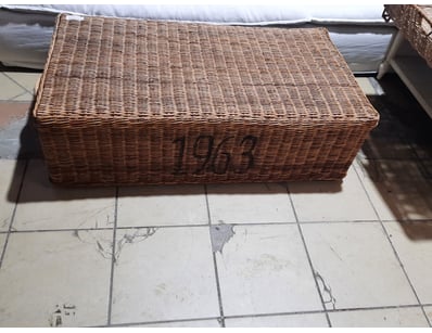 Wicker coffee table, Natural Finish.

Dimensions: ...