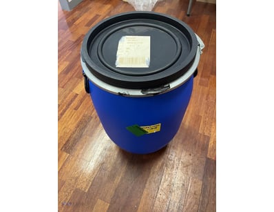 Pack of 8 65L UN Certified HDPE Drum w/ Locking Li...