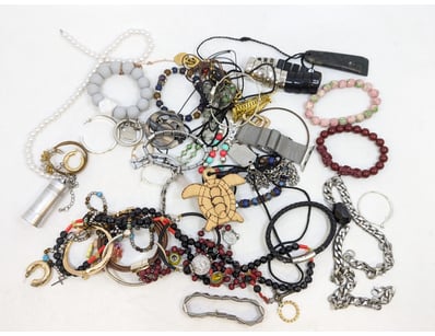 UNRESERVED Airport - Lost Property (A980) - Lot 604