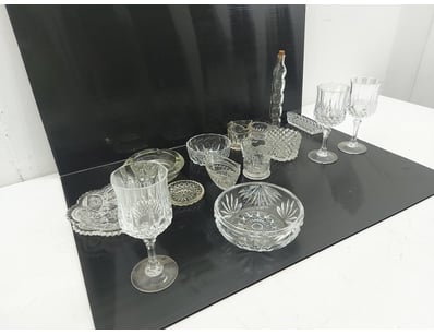 VINTAGE CUT CRYSTAL AND GLASSWARE COLLECTION

It...