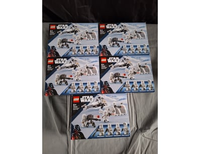 **UNRESERVED** LIFETIME COLLECTION OF LEGO PART... - Lot 307