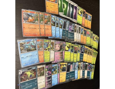OVER 60 COSMOS HOLO POKEMON CARDS



Size: 5cm x 7...