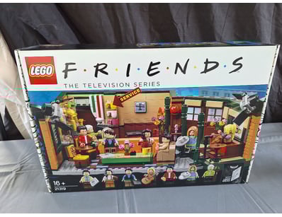 **UNRESERVED** LIFETIME COLLECTION OF LEGO PART... - Lot 142