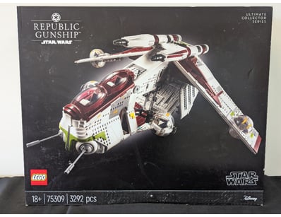 **UNRESERVED** LIFETIME COLLECTION OF LEGO PART... - Lot 284