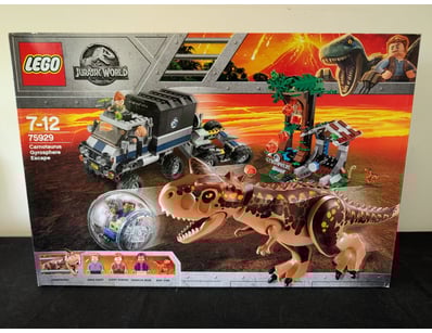 **UNRESERVED** LIFETIME COLLECTION OF LEGO PART... - Lot 706