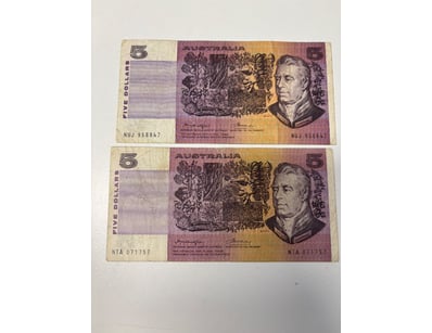 AUSTRALIAN FIVE DOLLAR NOTES, R206B (F)

CV: $15...
