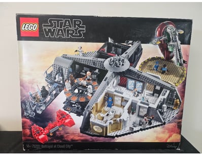 **UNRESERVED** LIFETIME COLLECTION OF LEGO PART... - Lot 748