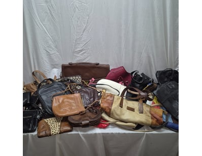 Designer Vault (A983) - Lot 7257