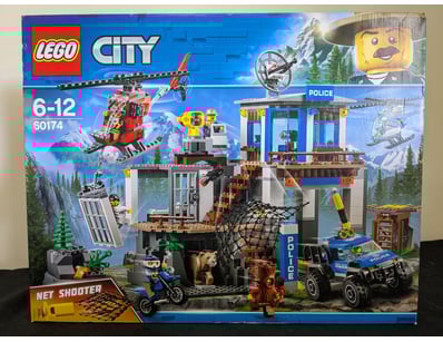 **UNRESERVED** COOKIE'S LIFETIME COLLECTION OF ... - Lot 664