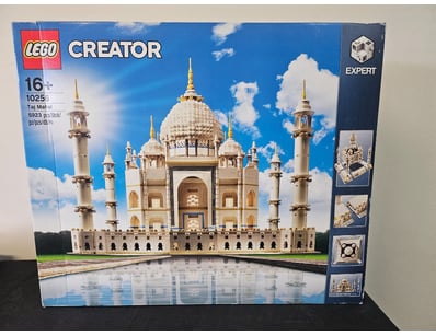 **UNRESERVED** LIFETIME COLLECTION OF LEGO PART... - Lot 745