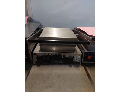 Woodson commercial Teflon-coated contact grill and...