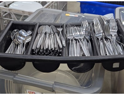 Cutlery tray, knives, forks and spoons

SOLD AS ...