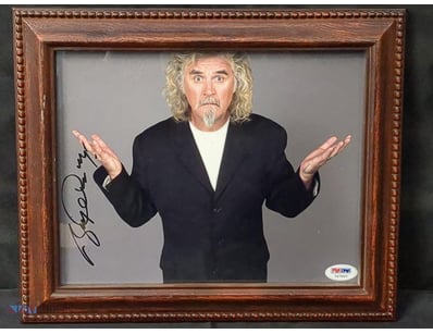 THIS FRAMED AND SIGNED PHOTOGRAPH FEATURES SCOTTIS...