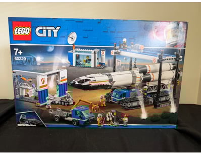 **UNRESERVED** LIFETIME COLLECTION OF LEGO PART... - Lot 516