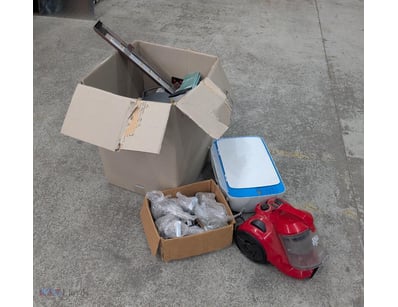 Bulk lot comprising electronics and accessories. M...