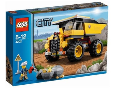 **UNRESERVED** LIFETIME COLLECTION OF LEGO PART... - Lot 499