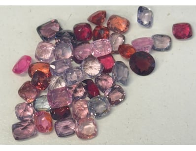 ASSORTED GEMSTONES


488581+15

