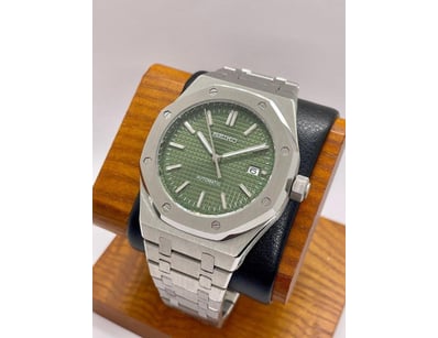 Affordable Watch Market (A980) - Lot 5301