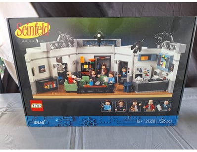 **UNRESERVED** LIFETIME COLLECTION OF LEGO PART... - Lot 141