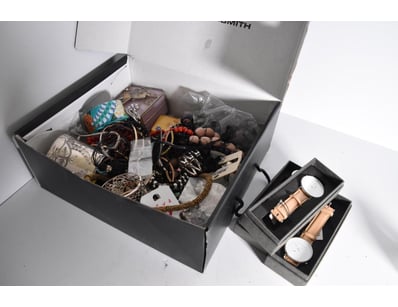 The Curio Collection (A1000) - Lot 2033