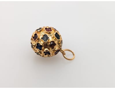 GOLD PLATED BALL PENDANT


583010+187



