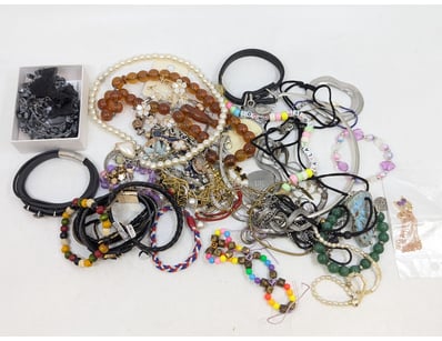 UNRESERVED Airport - Lost Property (A980) - Lot 606