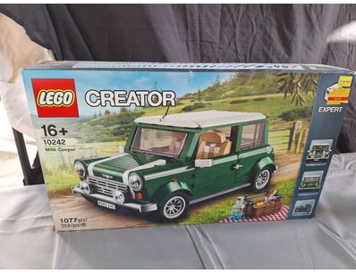 **UNRESERVED** LIFETIME COLLECTION OF LEGO PART... - Lot 161