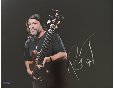 METALLICA ROBERTO TRUJILLO SIGNED PHOTO 

Roberto ...