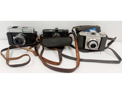 VINTAGE FILM CAMERA COLLECTION - THREE PIECE LOT
...