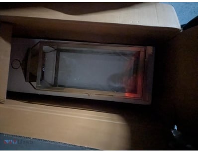 Bulk lot of gold trimmed lanterns 

Sold as lot 

...