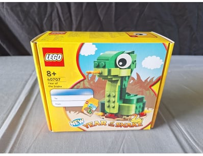 **UNRESERVED** LIFETIME COLLECTION OF LEGO PART... - Lot 298