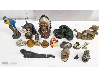 VINTAGE COLLECTIBLE FIGURINES AND DECORATIVE ORNAM...
