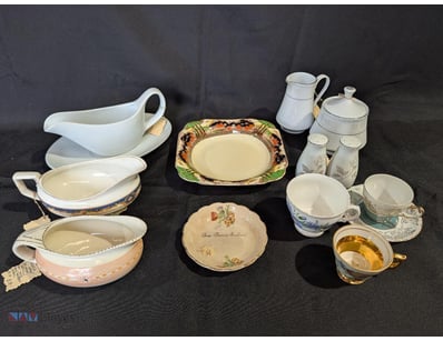 COLLECTION OF TABLEWARE

Comprehensive Vintage Pie...
