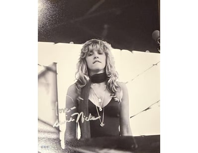 FLEETWOOD MAC'S STEVIE NICKS SIGNED PHOTO

Stevie ...