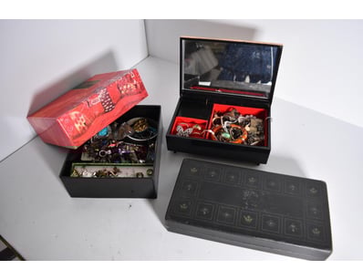 The Curio Collection (A1000) - Lot 2045