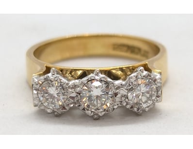 18K YELLOW GOLD AND PLATINUM DIAMOND RING

Ring Fe...