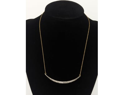 GOLD PLATED AND GLASS PENDANT ON 18K CHAIN


58...