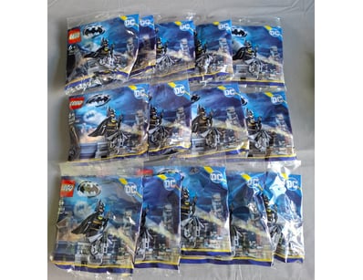 **UNRESERVED** LIFETIME COLLECTION OF LEGO PART... - Lot 193