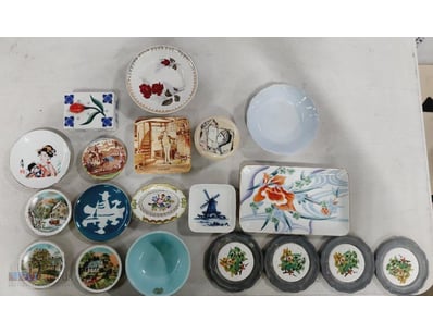 ASSORTED TRINKET DISHES AND SMALL BOWLS INCLUDING,...