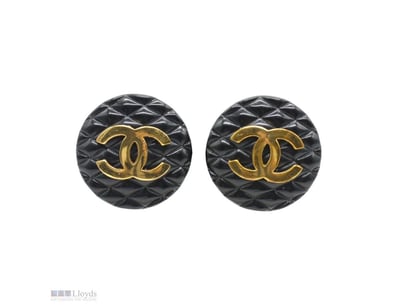CHANEL BLACK CC QUILTED CLIP-ON EARRINGS

Material...